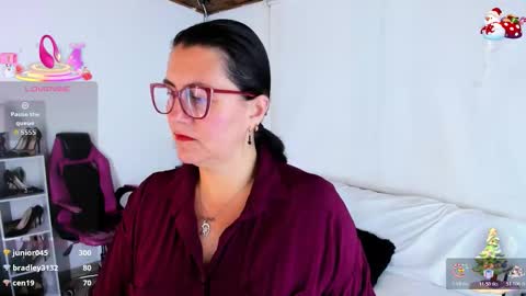 Snapshot of d_martii chatting on 12/22/25, 11:07 Mia online show from 12/22/25, 11:07