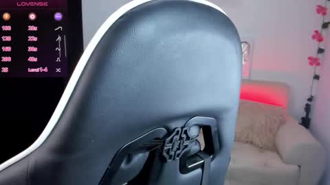 Ailyn  online show from 10/02/25, 11:45