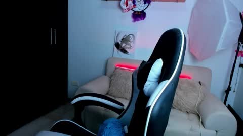 Ailyn  online show from 11/28/25, 02:14