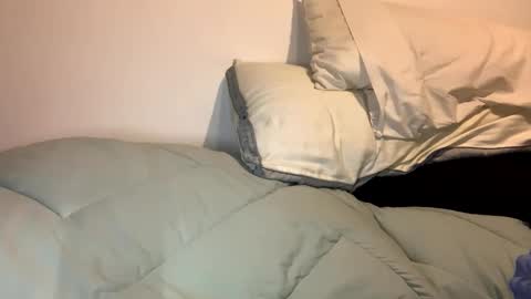 Snapshot of dabeibe chatting on 11/06/25, 02:01 Jewbb online show from 11/06/25, 02:01