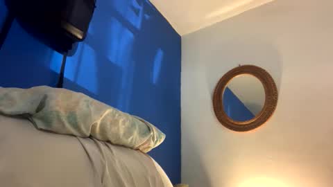 Snapshot of dabeibe chatting on 11/26/25, 10:33 Jewbb online show from 11/26/25, 10:33