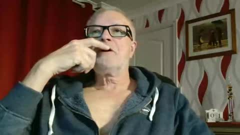 Brian ... online show from 10/01/25, 08:04