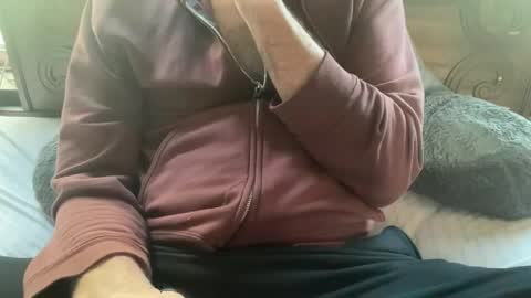 Snapshot of daddnextdoor chatting on 09/19/25, 12:28 daddnextdoor online show from 09/19/25, 12:28