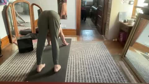 Snapshot of daddnextdoor chatting on 10/03/25, 06:05 daddnextdoor online show from 10/03/25, 06:05