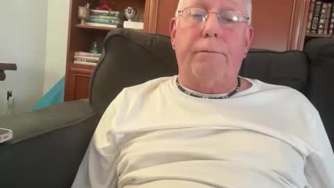 Snapshot of daddycok4 chatting on 10/31/25, 12:50 DaddyCok4 online show from 10/31/25, 12:50