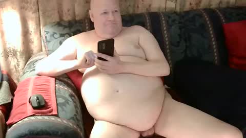 Snapshot of daddycubbyhubby chatting on 02/18/25, 03:21 Daddy online show from 02/18/25, 03:21