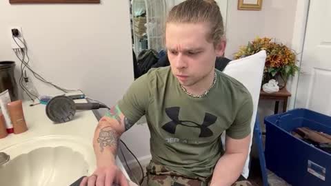 Snapshot of daddydaydrinkz chatting on 02/15/25, 11:03 DaddydayDrinkz online show from 02/15/25, 11:03