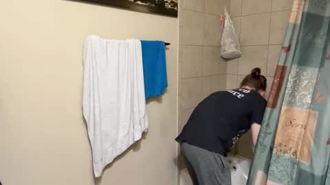 Snapshot of daddydaydrinkz chatting on 02/22/25, 08:31 DaddydayDrinkz online show from 02/22/25, 08:31