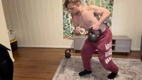 Snapshot of daddydaydrinkz chatting on 12/03/25, 04:42 DaddydayDrinkz online show from 12/03/25, 04:42