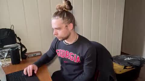 Snapshot of daddydaydrinkz chatting on 12/03/25, 09:57 DaddydayDrinkz online show from 12/03/25, 09:57