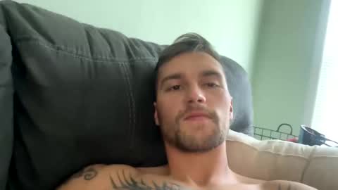 Snapshot of daddyjusti15 chatting on 11/01/25, 04:42 daddyjusti15 online show from 11/01/25, 04:42