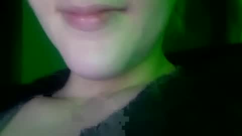 Snapshot of daddylookatmylonglegs chatting on 09/16/25, 05:08 Caroline online show from 09/16/25, 05:08