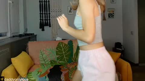 Zoe online show from 09/15/25, 08:20