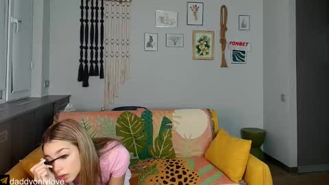 Zoe online show from 09/18/25, 08:22