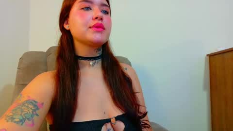 Snapshot of daddys_little_secrett chatting on 09/29/25, 02:06 Valen online show from 09/29/25, 02:06