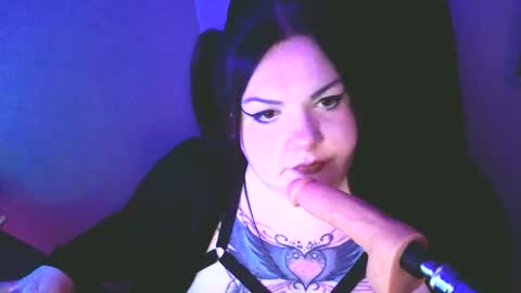 Snapshot of daddyslilcumslxt chatting on 10/27/25, 02:26 daddyslilcumslxt online show from 10/27/25, 02:26