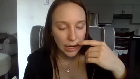 Snapshot of daddysssgoodgirl chatting on 03/11/25, 06:30 daddys good girl online show from 03/11/25, 06:30