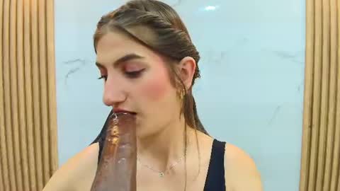 Dafne Castro online show from 07/28/26, 07:39