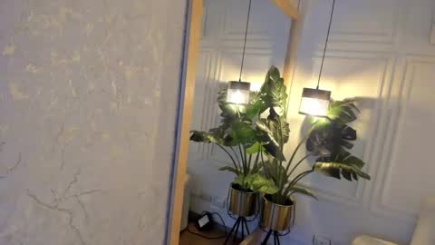 dafne_hillss online show from 11/20/25, 12:16