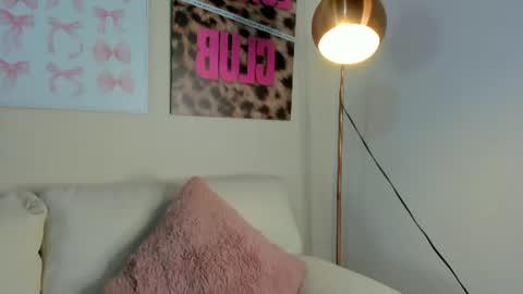 dafne_hillss online show from 06/14/26, 08:55