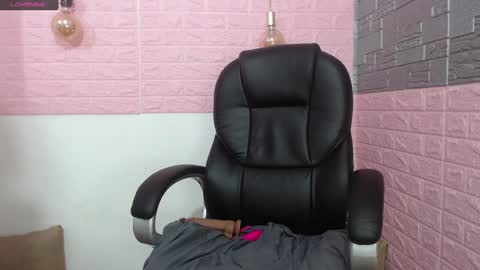 Snapshot of dafnee_e chatting on 01/24/25, 02:28 dafnee_e online show from 01/24/25, 02:28