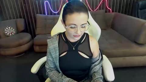 Snapshot of dafni_mon chatting on 09/19/25, 05:42 Dafni Mon online show from 09/19/25, 05:42
