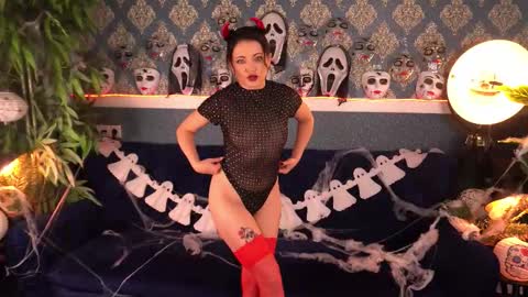 Snapshot of dafni_mon chatting on 10/31/25, 07:31 Dafni Mon online show from 10/31/25, 07:31