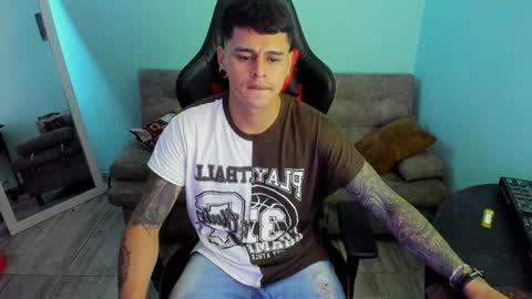Snapshot of dage_19 chatting on 12/23/24, 09:16 my name is Jhon and I live in colombia online show from 12/23/24, 09:16