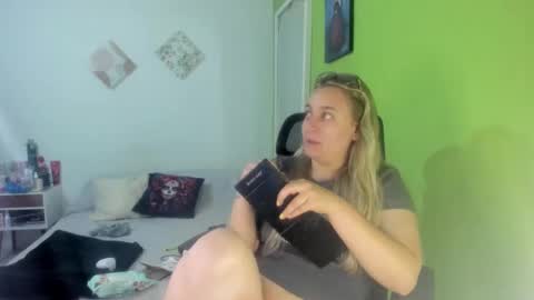 Snapshot of dahia888 chatting on 10/15/25, 08:47 Dahia online show from 10/15/25, 08:47