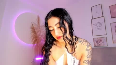 Snapshot of dahlia_cortes chatting on 05/22/26, 02:33 online show from 05/22/26, 02:33