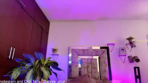Snapshot of dahnia_cruz chatting on 03/26/26, 12:00 dahnia_cruz online show from 03/26/26, 12:00