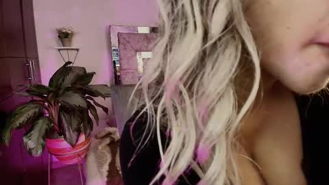 Snapshot of dahnia_cruz chatting on 04/17/26, 02:31 dahnia_cruz online show from 04/17/26, 02:31
