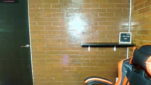 Snapshot of daiana_m chatting on 02/24/25, 11:41 Daiana online show from 02/24/25, 11:41