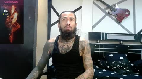 Snapshot of daimon_rock01 chatting on 11/18/25, 01:44 felipe online show from 11/18/25, 01:44