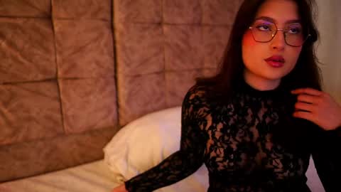 Lauren            online show from 05/01/26, 01:05