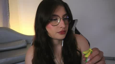 Lauren            online show from 05/18/26, 01:06