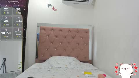 Snapshot of daisy93_ chatting on 10/21/25, 08:20 D A I S Y  online show from 10/21/25, 08:20