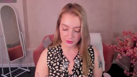 Snapshot of daisy_beckerr chatting on 03/29/26, 01:16 Viickie online show from 03/29/26, 01:16