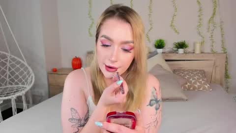 Snapshot of daisy_beckerr chatting on 05/29/26, 09:18 Viickie online show from 05/29/26, 09:18