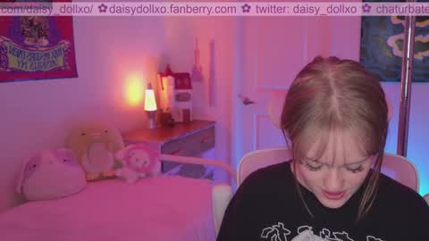 Snapshot of daisy_dollxo chatting on 02/18/25, 02:27 Daisy online show from 02/18/25, 02:27