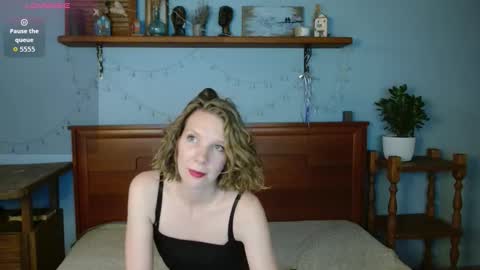 Snapshot of daisy_lovely chatting on 10/08/25, 04:43 daisy_lovely online show from 10/08/25, 04:43