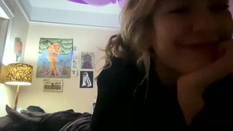 Snapshot of daisybaby699 chatting on 12/28/24, 10:03 DaisyB3 online show from 12/28/24, 10:03