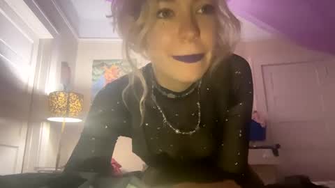 Snapshot of daisybaby699 chatting on 01/01/25, 02:30 DaisyB3 online show from 01/01/25, 02:30