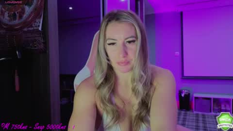 Snapshot of daisydeliciousxx chatting on 10/13/25, 08:03 DaisyDeliciousxx online show from 10/13/25, 08:03