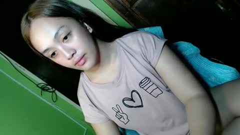 Snapshot of daisylira chatting on 11/27/25, 01:51 LILY christmas wish breast implant online show from 11/27/25, 01:51