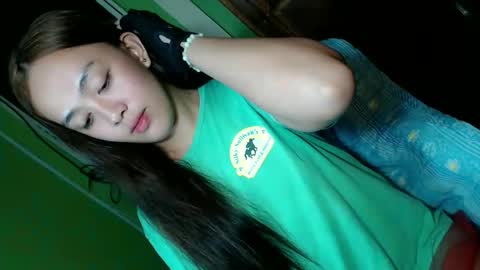 Snapshot of daisylira chatting on 12/03/25, 10:24 LILY christmas wish breast implant online show from 12/03/25, 10:24