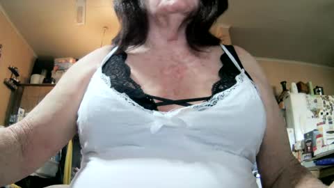Snapshot of daisymae54 chatting on 08/03/26, 06:01 daisy mae online show from 08/03/26, 06:01