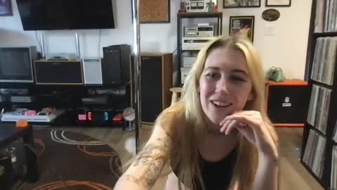 Snapshot of daisymynx chatting on 05/13/26, 02:09 daisymynx online show from 05/13/26, 02:09