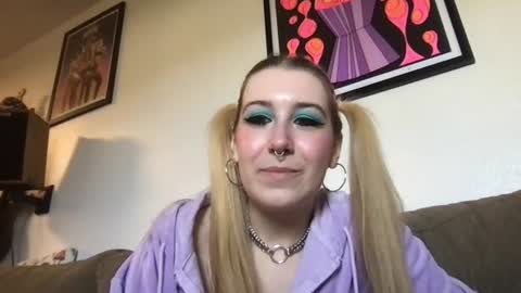 Snapshot of daisymynx chatting on 06/11/26, 12:32 daisymynx online show from 06/11/26, 12:32
