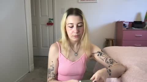 Snapshot of daisymynx chatting on 07/19/26, 06:22 daisymynx online show from 07/19/26, 06:22